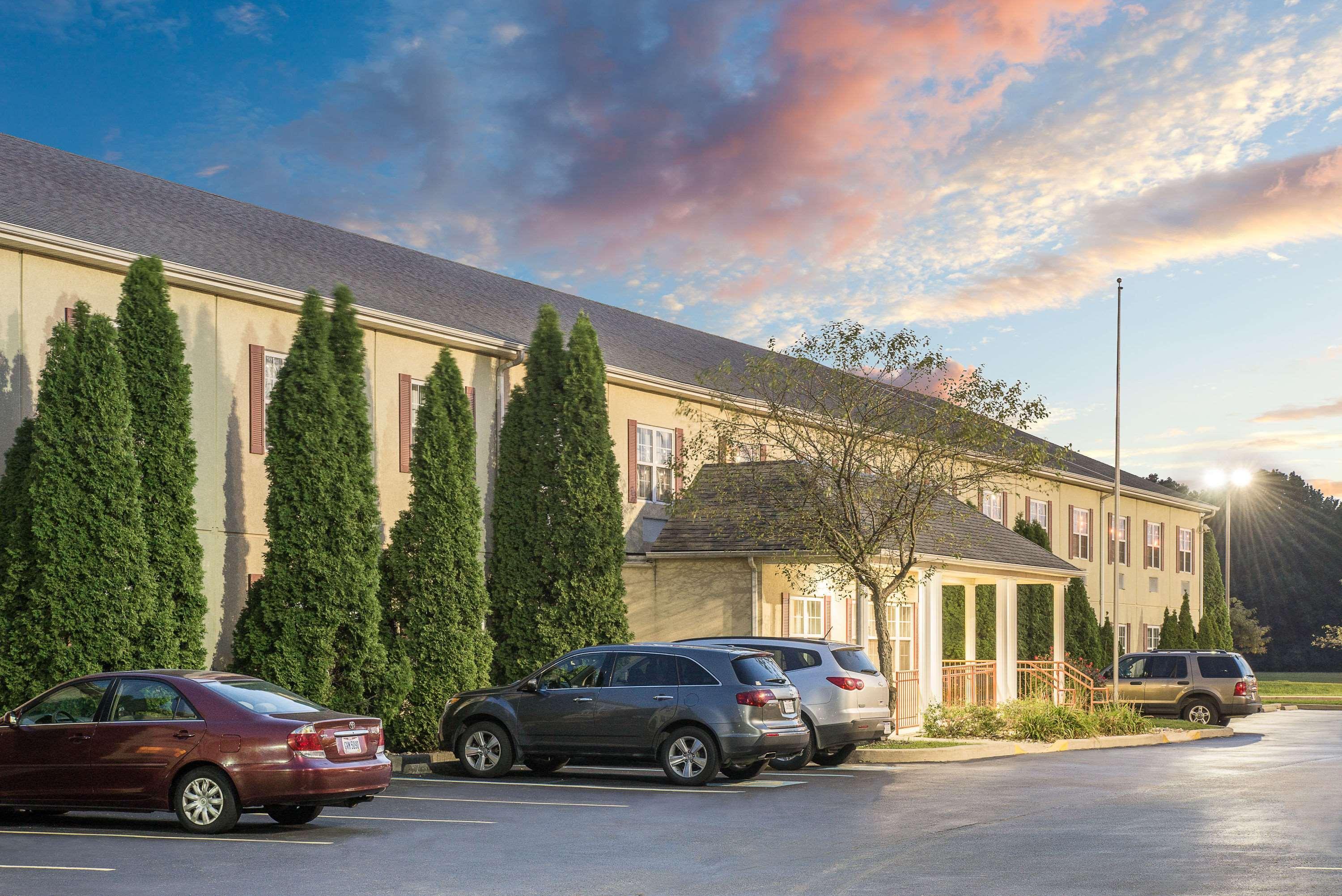 Super 8 By Wyndham Maumee Perrysburg Toledo Area Motel Exterior photo