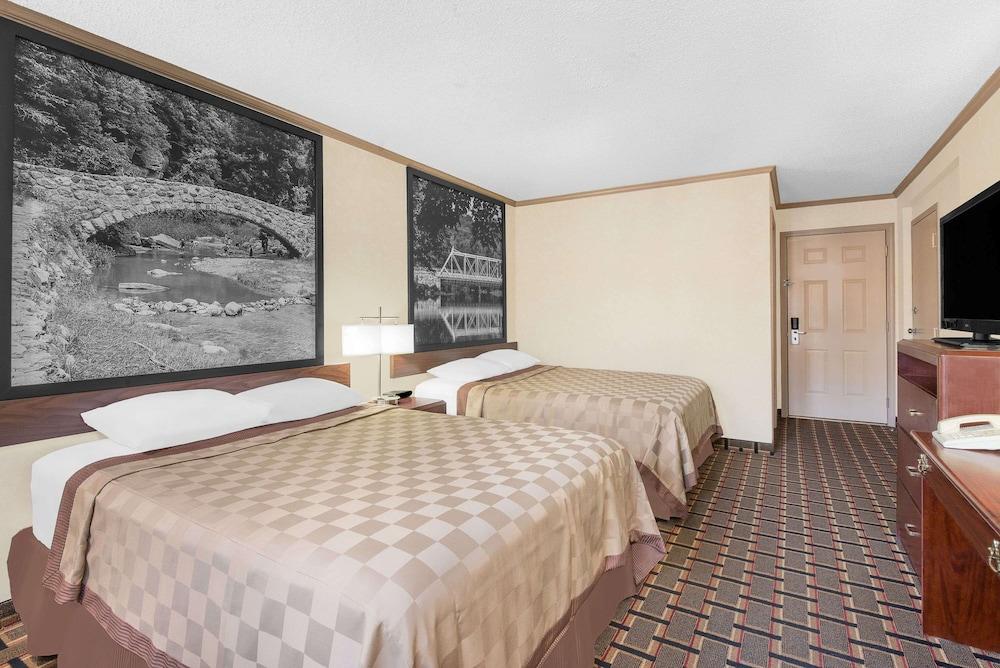 Super 8 By Wyndham Maumee Perrysburg Toledo Area Motel Exterior photo